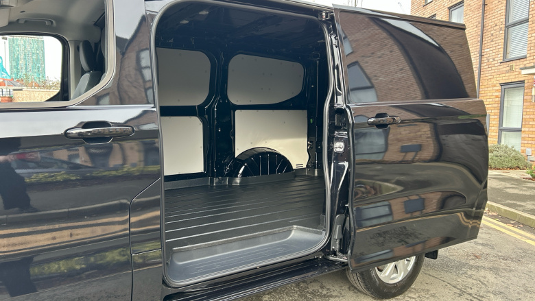 Ford Transit Custom 320 L1 Diesel Fwd 2.0 EcoBlue 136ps H1 Van Limited